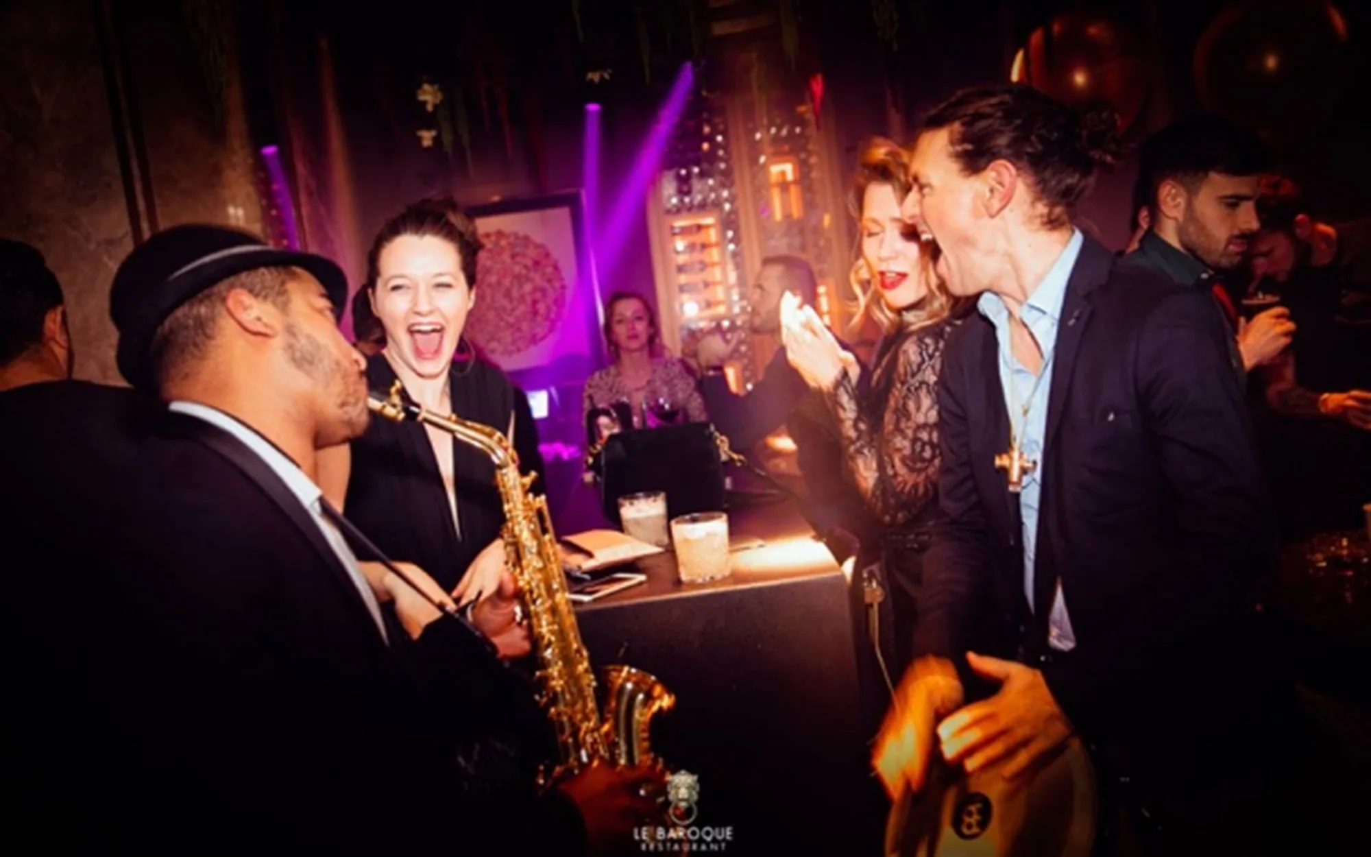 Guest bursting into laughter in front of the saxophonist